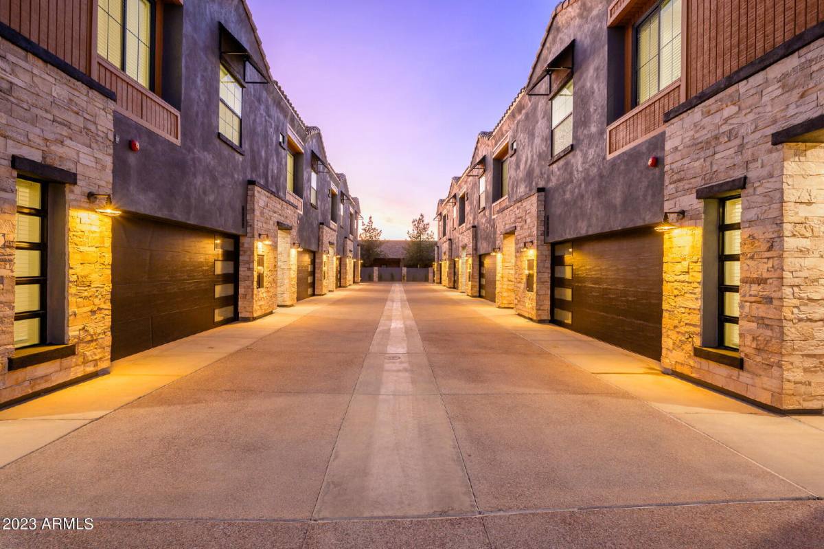 Townhouse for rent at 1621 W Medlock Dr, Phoenix, AZ 85015