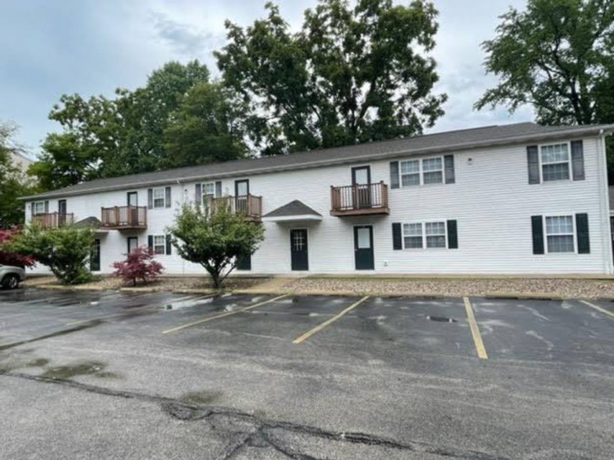 Apartment for rent at 1132-1142 6th St, Charleston, IL 61920