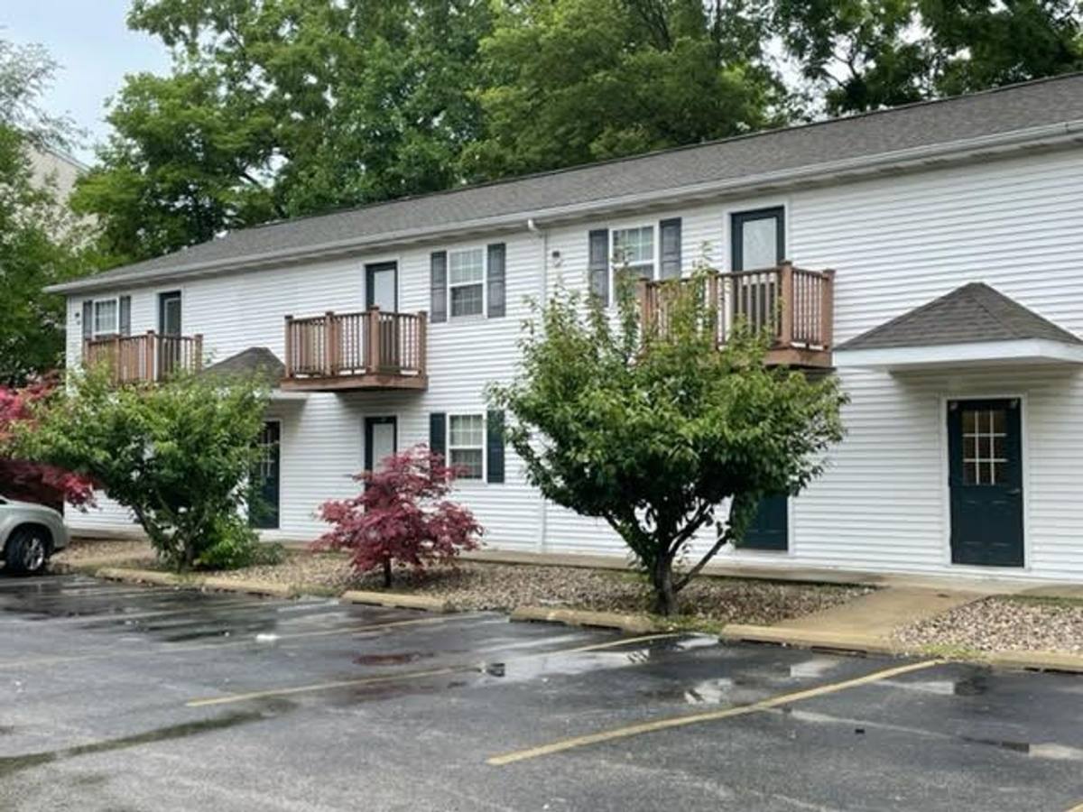 Apartment for rent at 1132-1142 6th St, Charleston, IL 61920