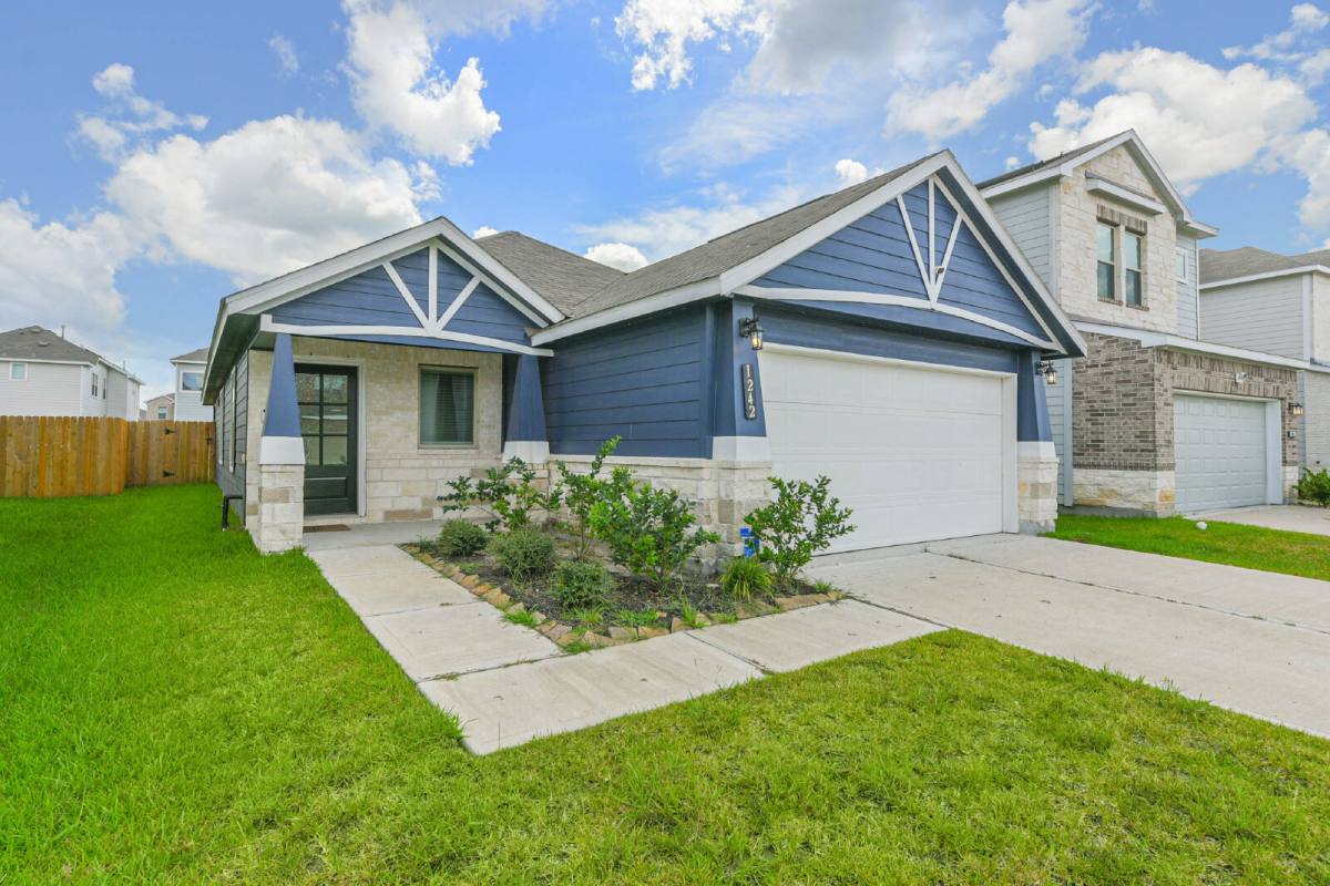 House for rent at 1242 Mariquita Lane, Rosharon, TX 77583