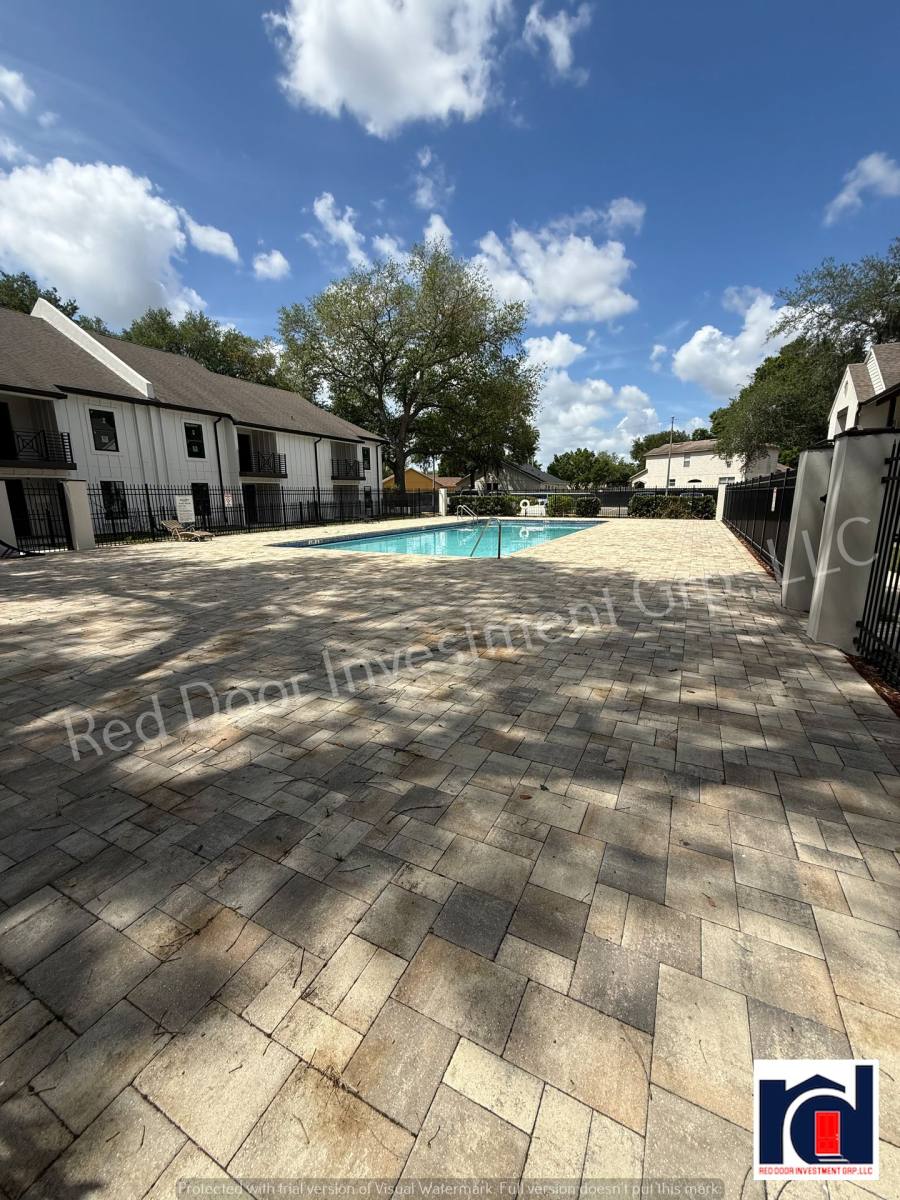 Apartment for rent at 305 W Grant St, Plant City, FL 33563