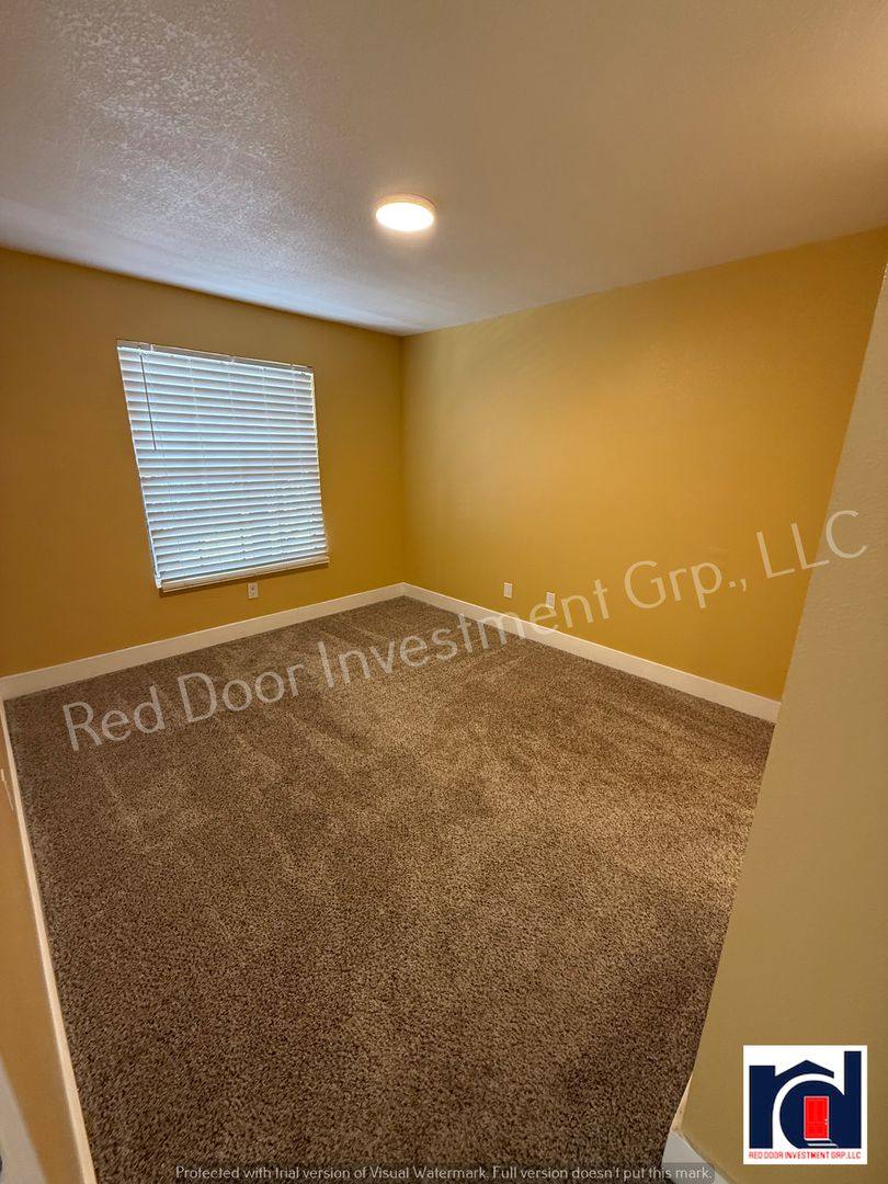 Apartment for rent at 305 W Grant St, Plant City, FL 33563