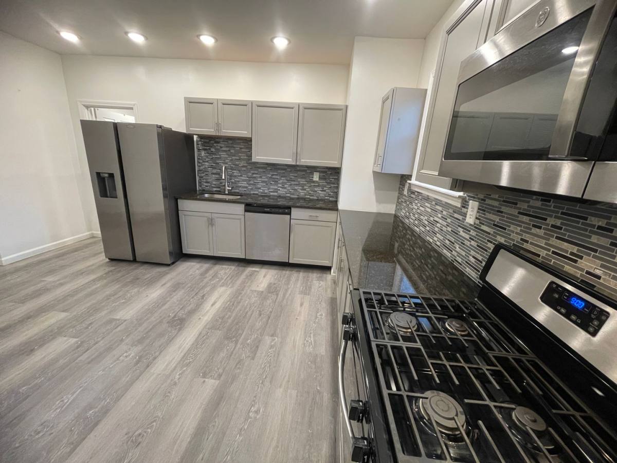 Apartment for rent at 148 Gray St #2, Pittsburgh, PA 15211