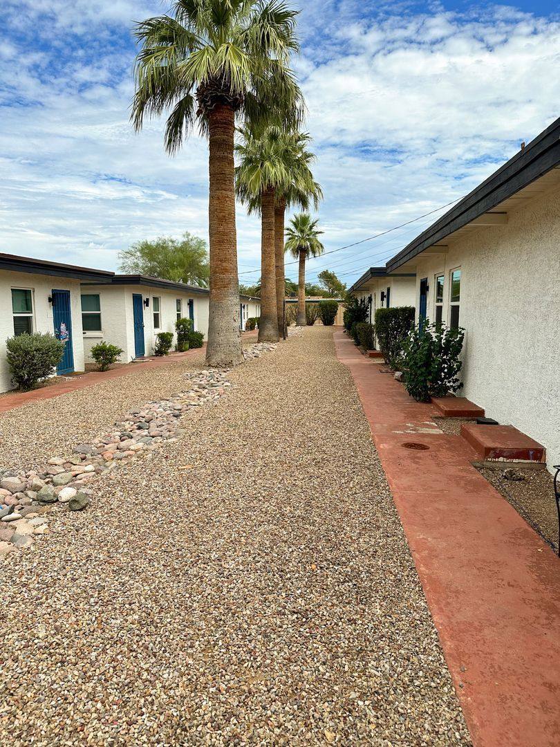 Apartment for rent at 1370 N Country Club Rd, Tucson, AZ 85716