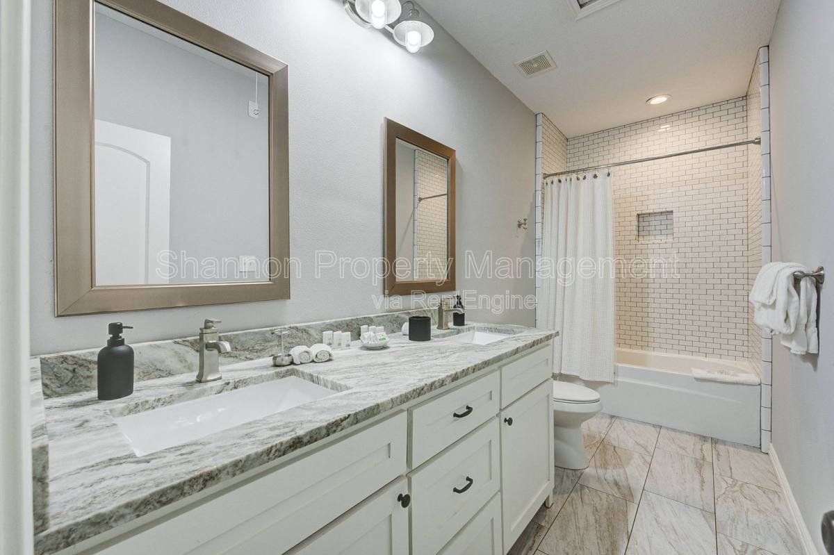 Apartment for rent at 921 Kern St, Houston, TX 77009