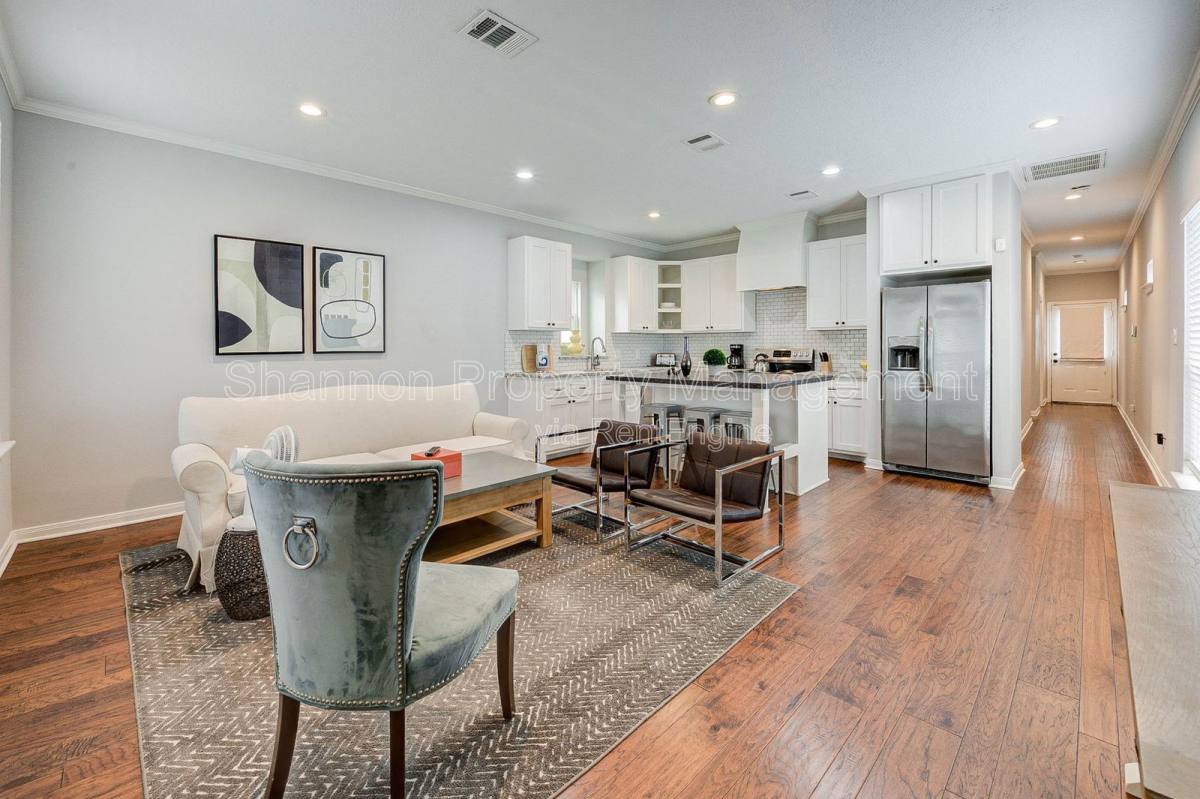 Apartment for rent at 921 Kern St, Houston, TX 77009