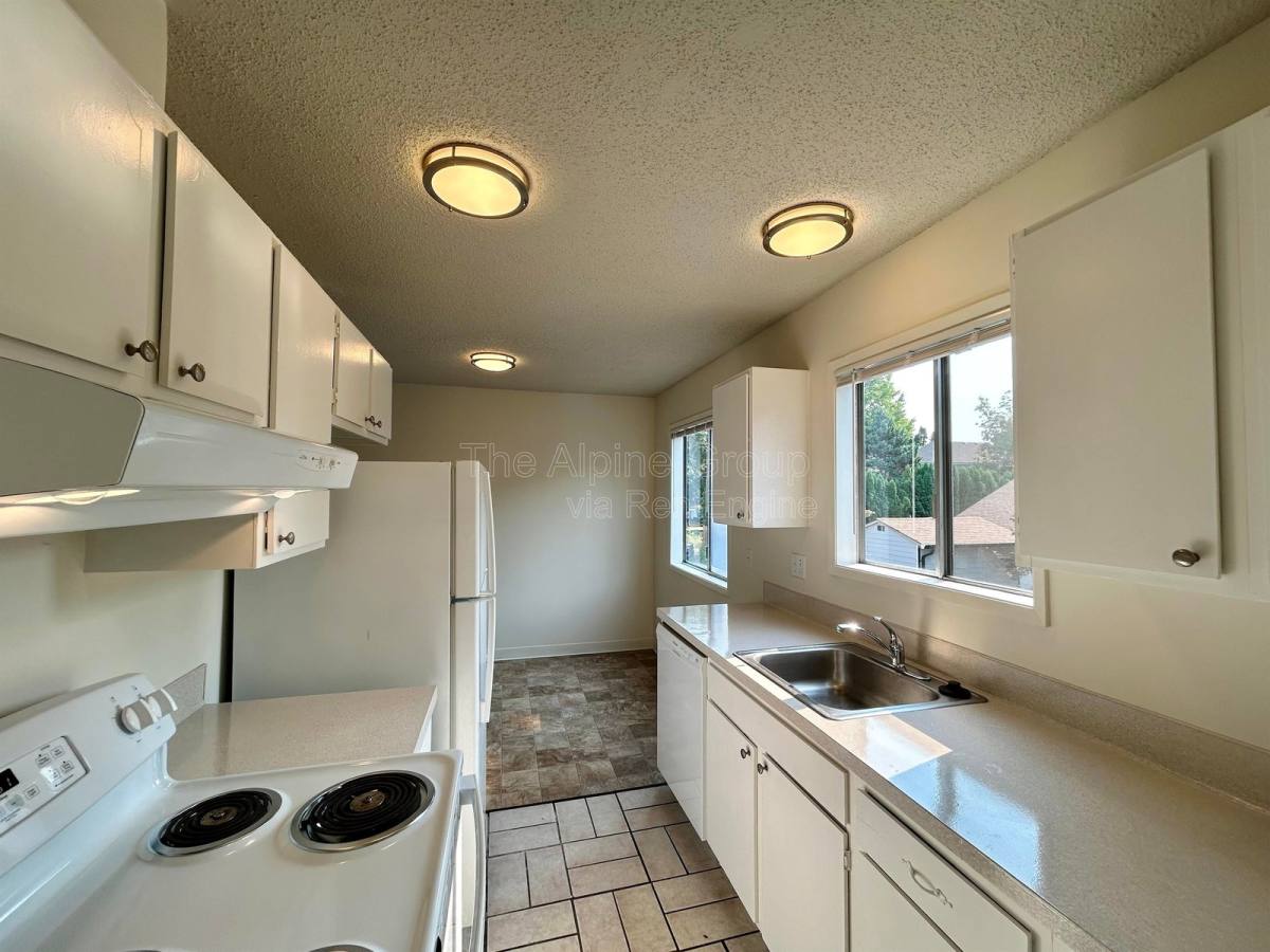 Apartment for rent at 6041 SW Valley Ave, Beaverton, OR 97008