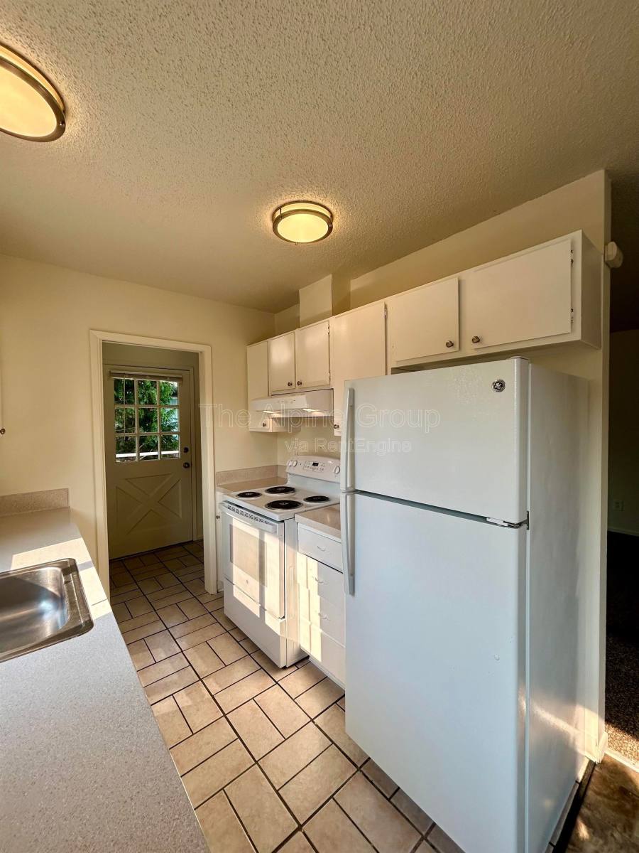 Apartment for rent at 6041 SW Valley Ave, Beaverton, OR 97008