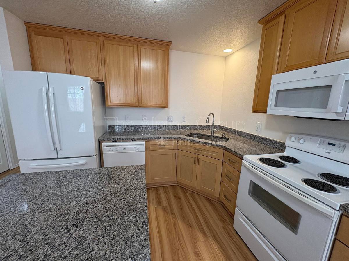 Townhouse for rent at 210 NW Connell Ave, Hillsboro, OR 97124