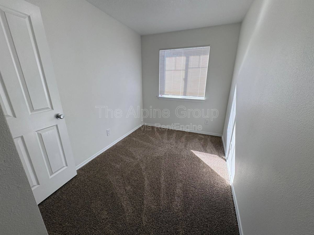 Townhouse for rent at 210 NW Connell Ave, Hillsboro, OR 97124