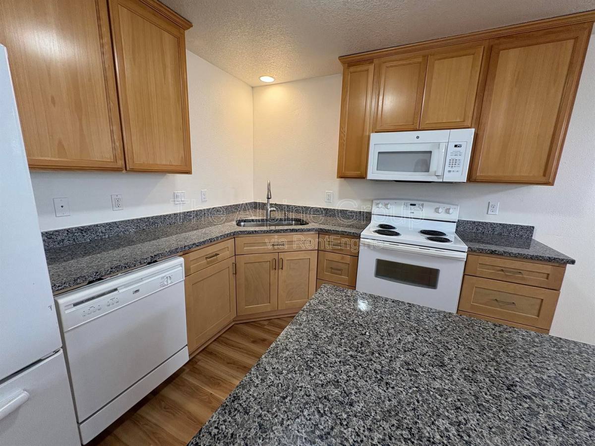 Townhouse for rent at 210 NW Connell Ave, Hillsboro, OR 97124