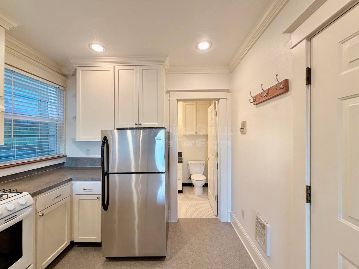 Apartment for rent at 4318 SE Milwaukie Ave #3, Portland, OR 97202