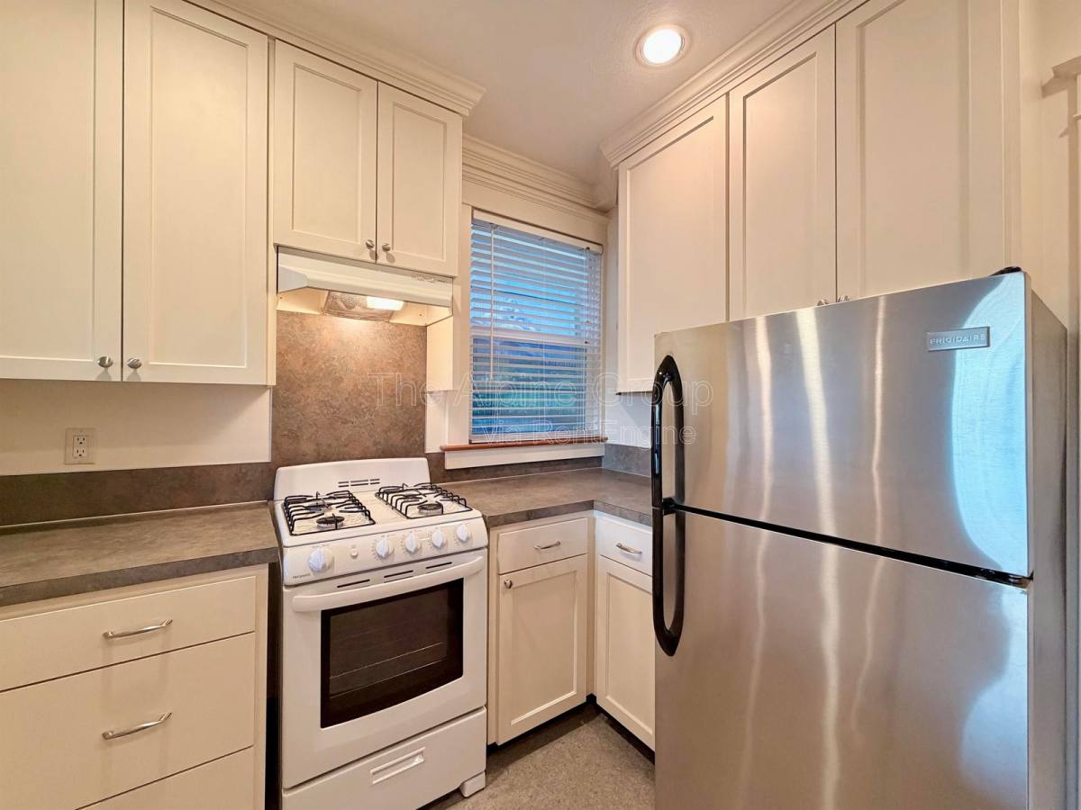Apartment for rent at 4318 SE Milwaukie Ave #3, Portland, OR 97202