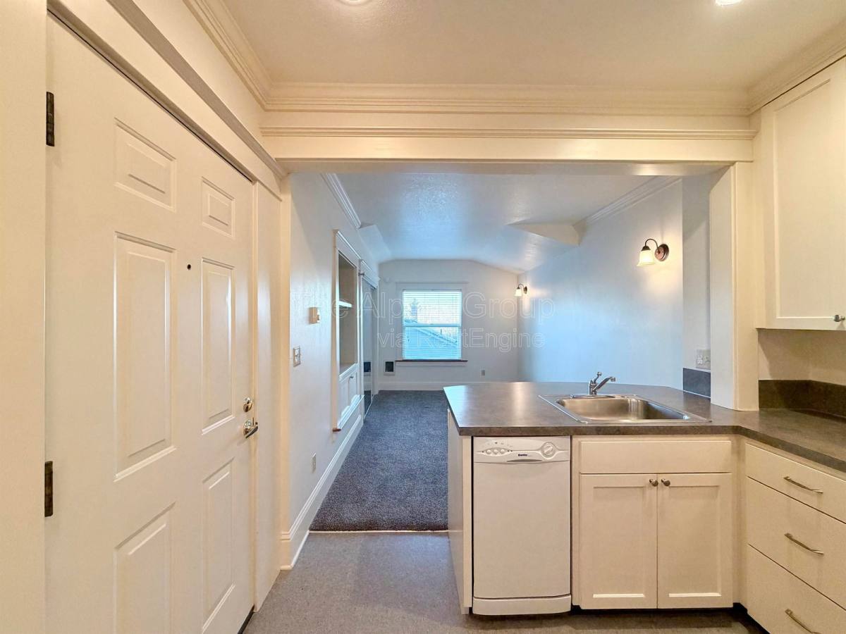 Apartment for rent at 4318 SE Milwaukie Ave #3, Portland, OR 97202