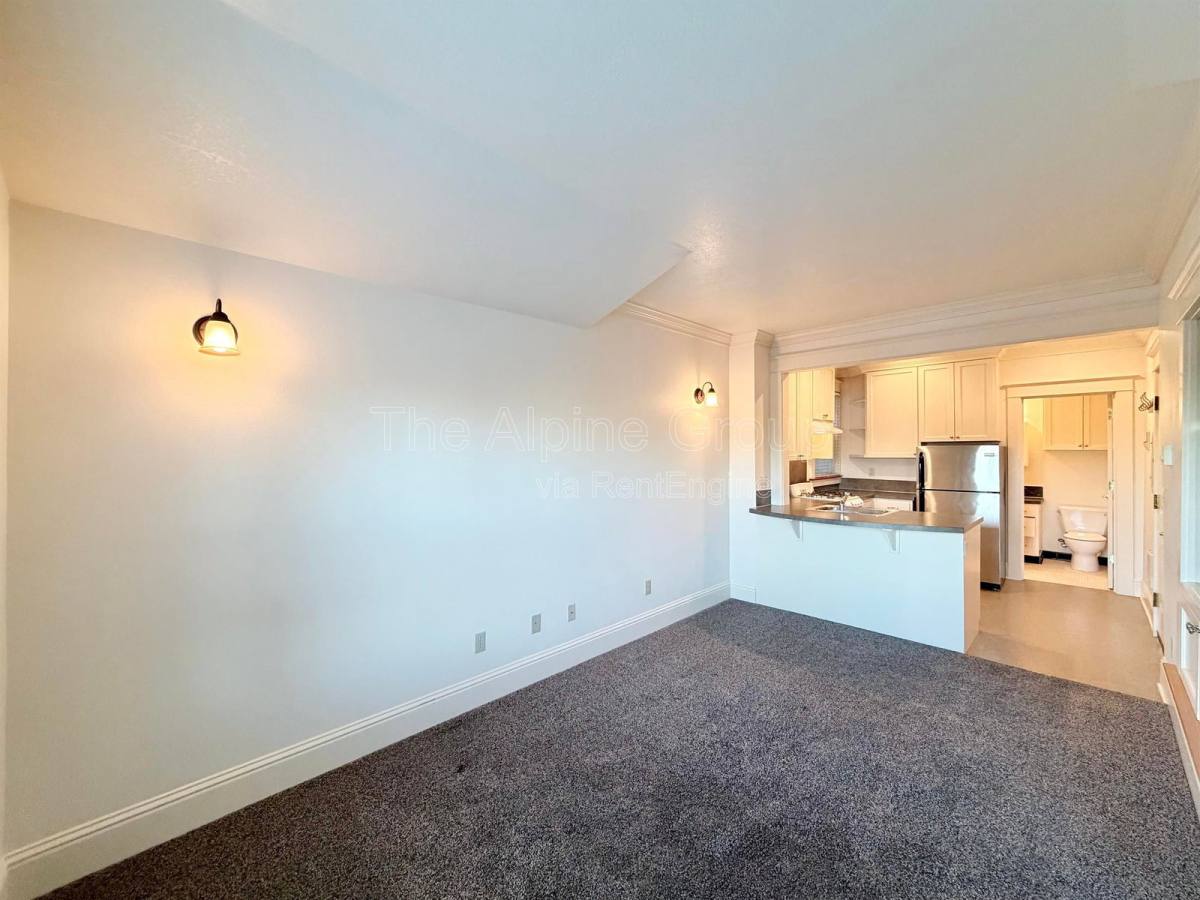 Apartment for rent at 4318 SE Milwaukie Ave #3, Portland, OR 97202
