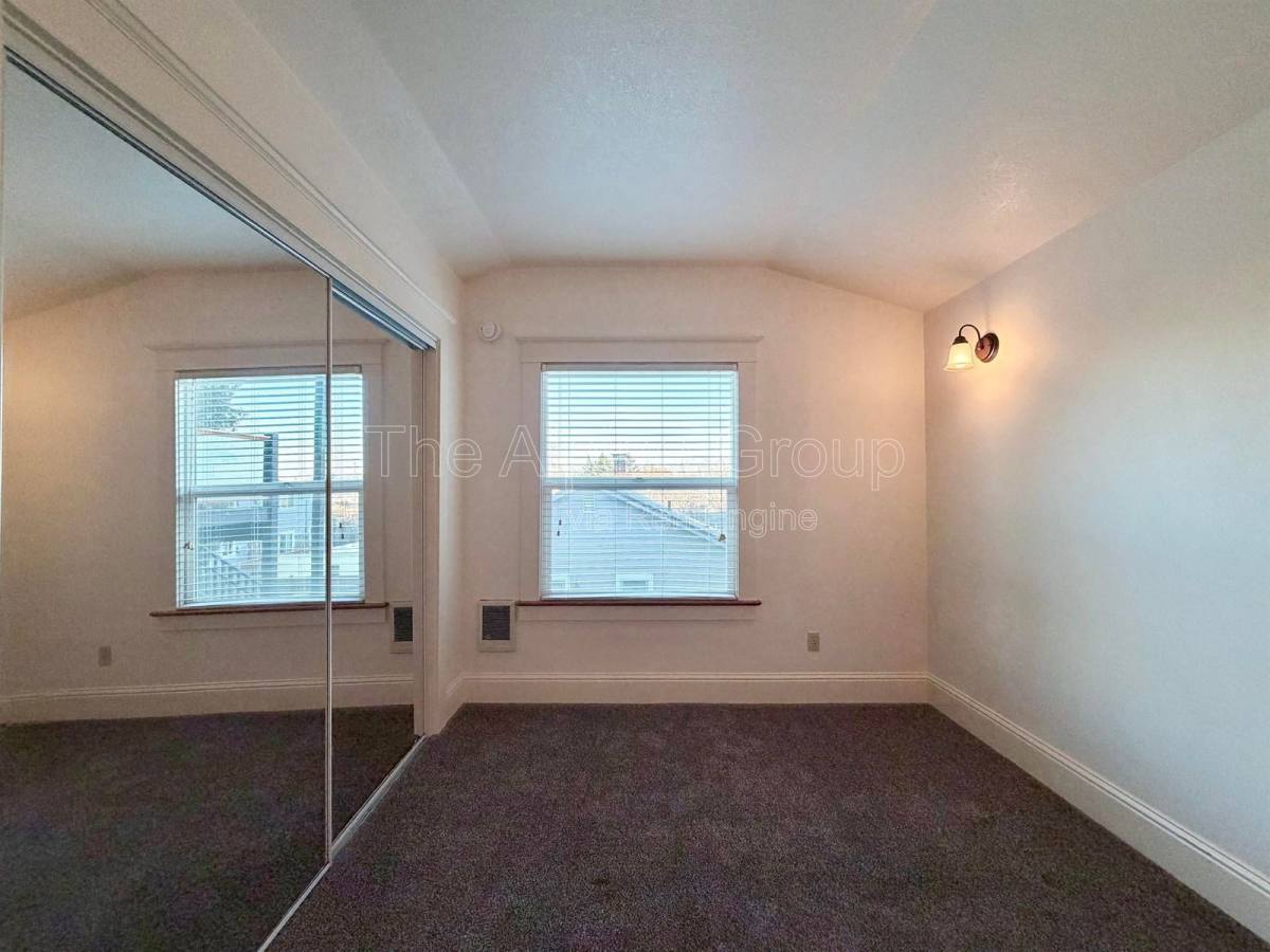 Apartment for rent at 4318 SE Milwaukie Ave #3, Portland, OR 97202