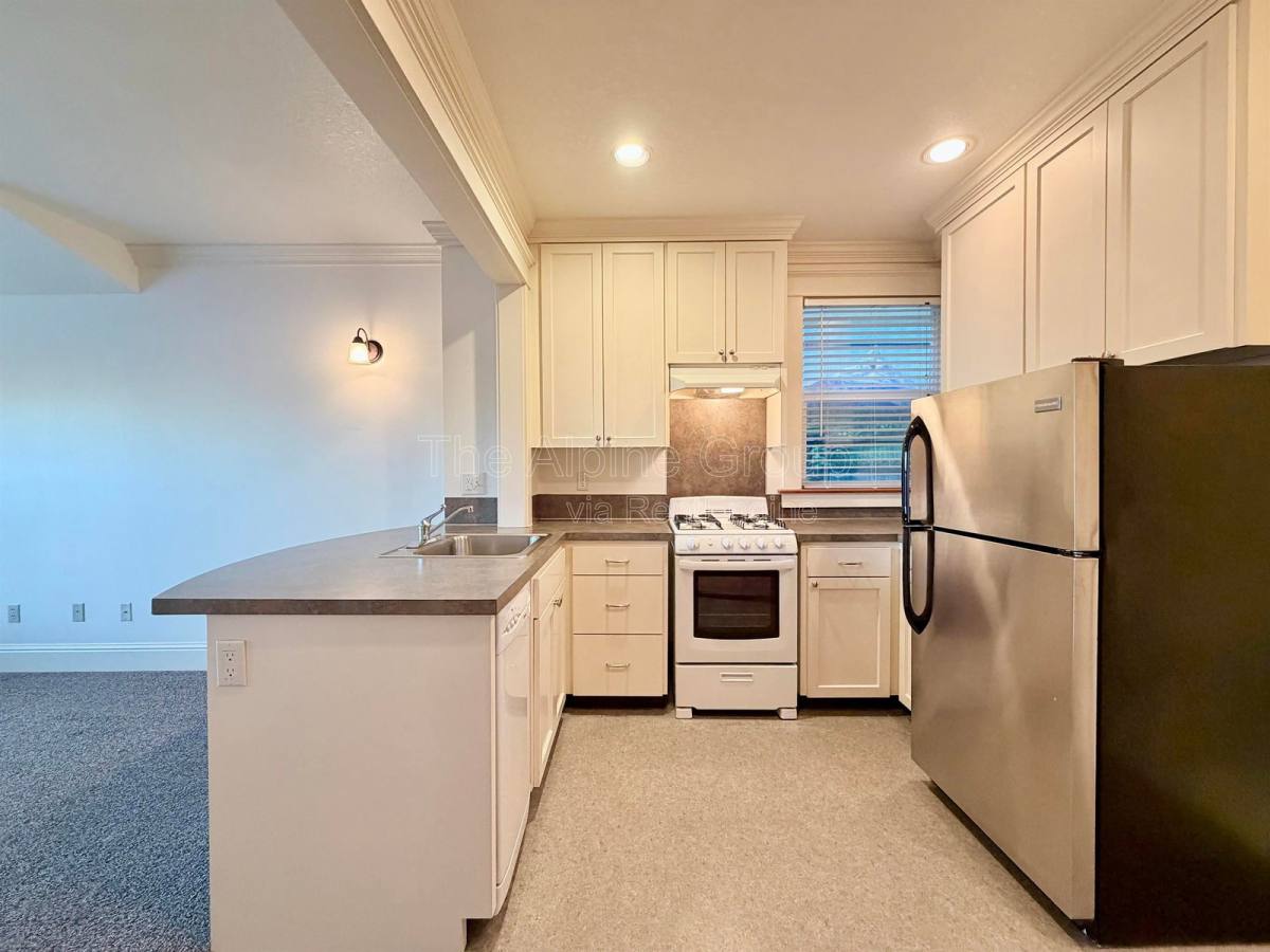 Apartment for rent at 4318 SE Milwaukie Ave #3, Portland, OR 97202