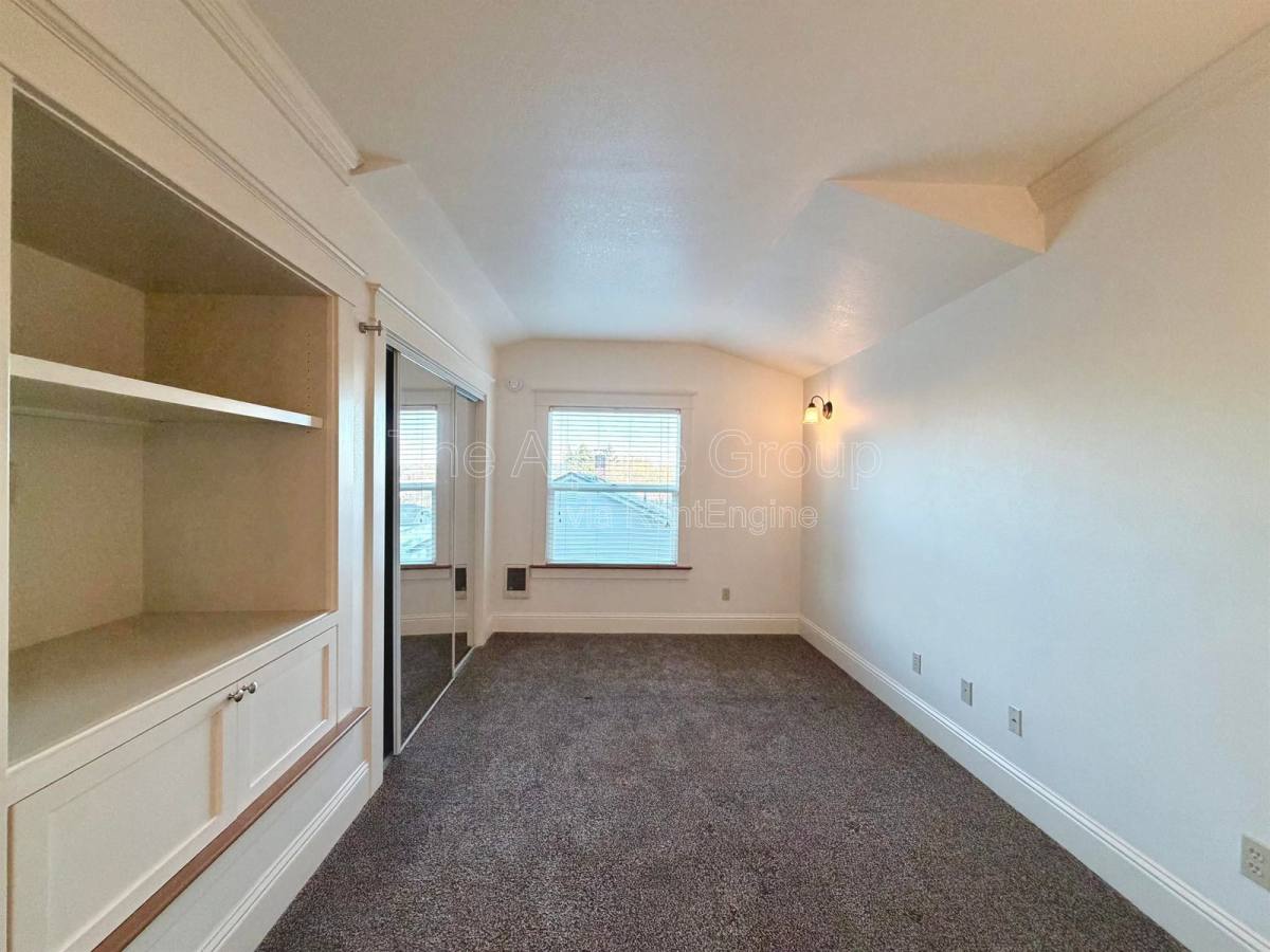 Apartment for rent at 4318 SE Milwaukie Ave #3, Portland, OR 97202