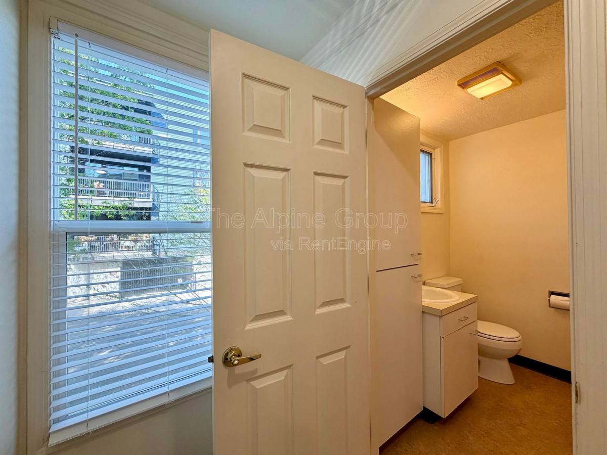 Apartment for rent at 4318 SE Milwaukie Ave #2, Portland, OR 97202