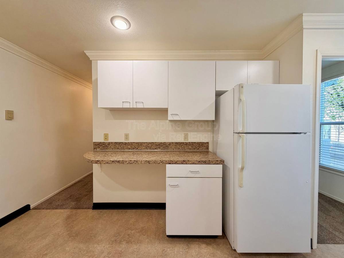 Apartment for rent at 4318 SE Milwaukie Ave #2, Portland, OR 97202