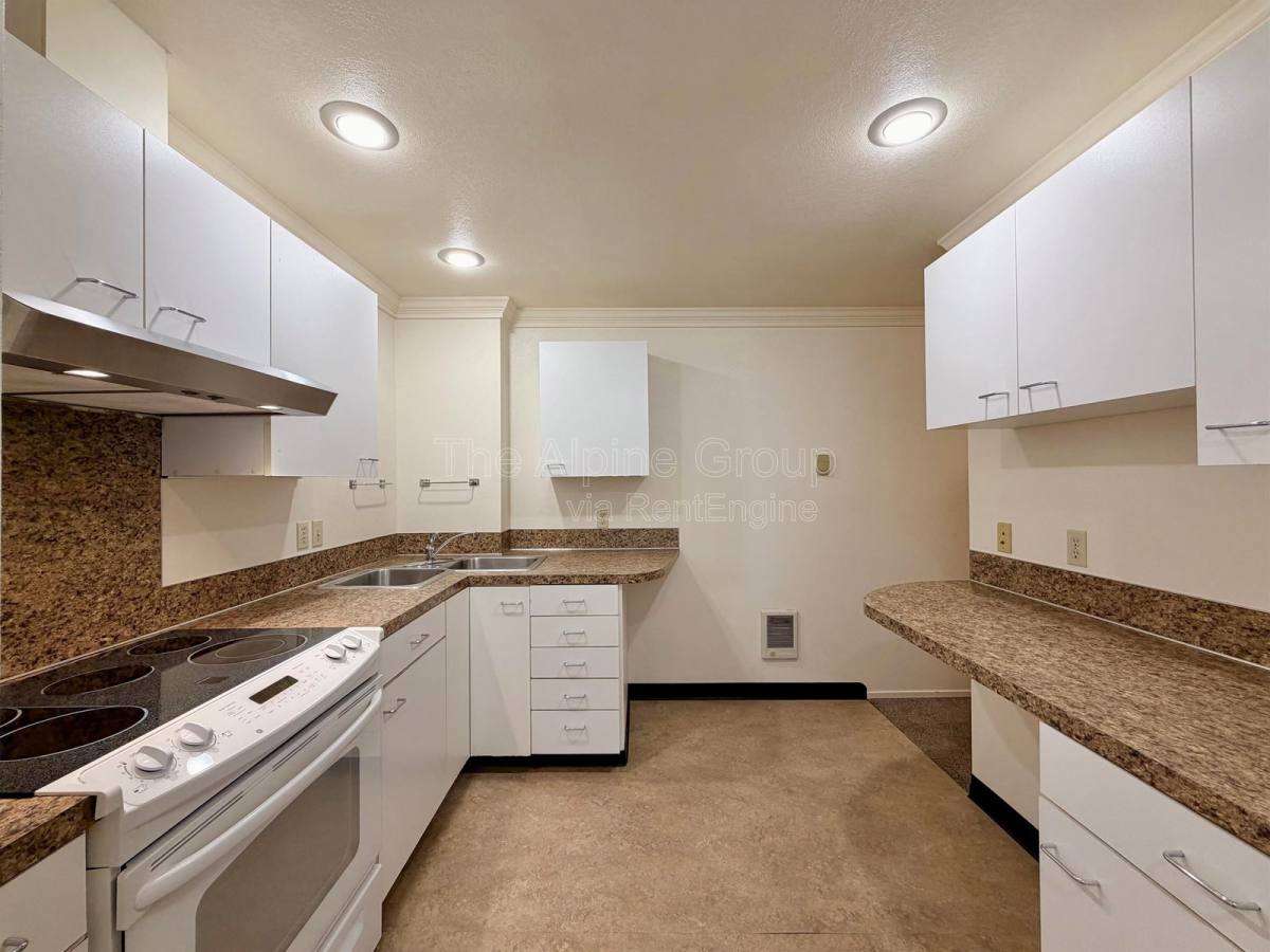 Apartment for rent at 4318 SE Milwaukie Ave #2, Portland, OR 97202