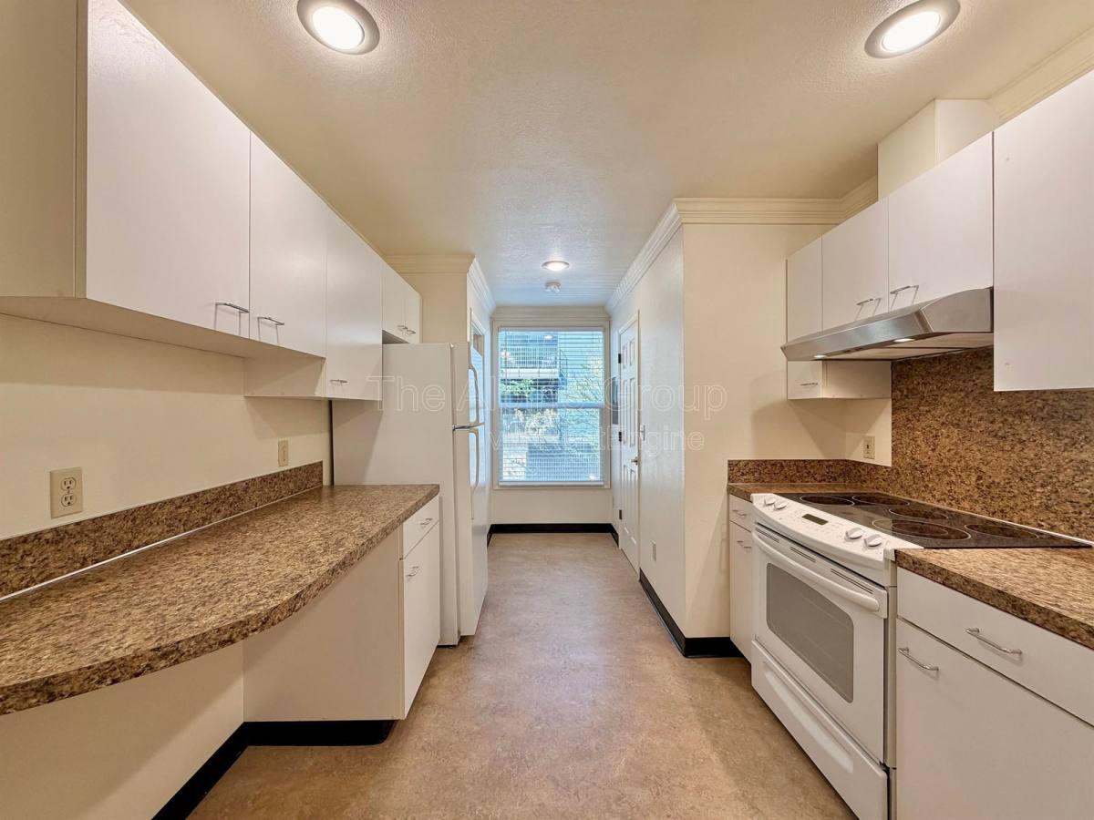 Apartment for rent at 4318 SE Milwaukie Ave #2, Portland, OR 97202