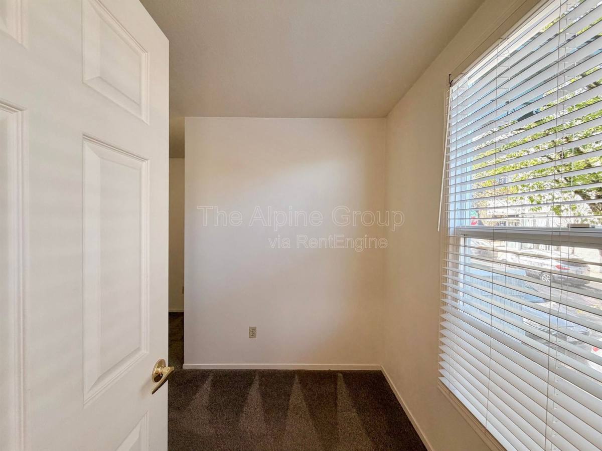 Apartment for rent at 4318 SE Milwaukie Ave #2, Portland, OR 97202