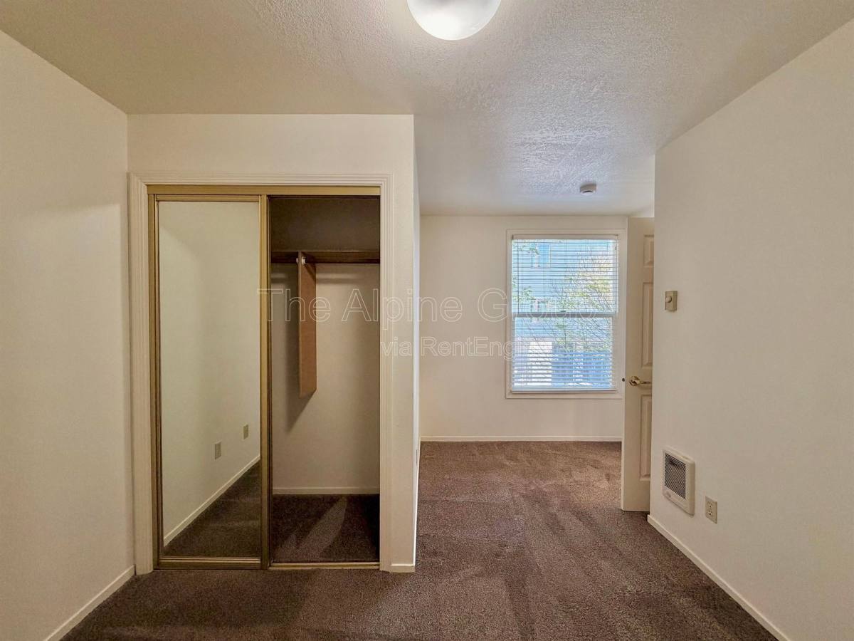 Apartment for rent at 4318 SE Milwaukie Ave #2, Portland, OR 97202
