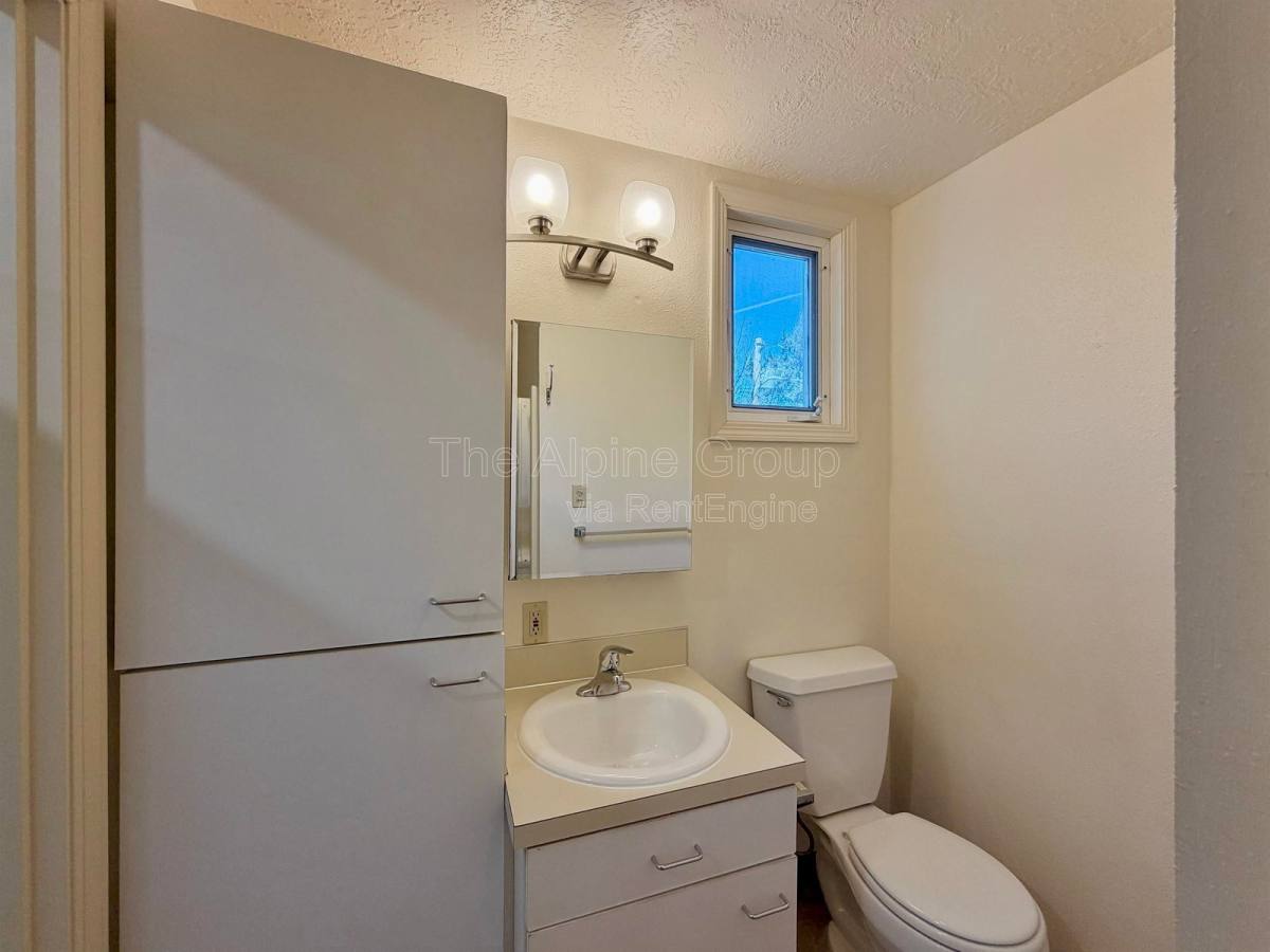 Apartment for rent at 4318 SE Milwaukie Ave #2, Portland, OR 97202