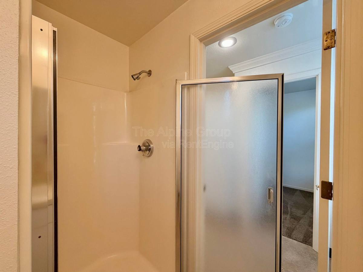 Apartment for rent at 4318 SE Milwaukie Ave #2, Portland, OR 97202