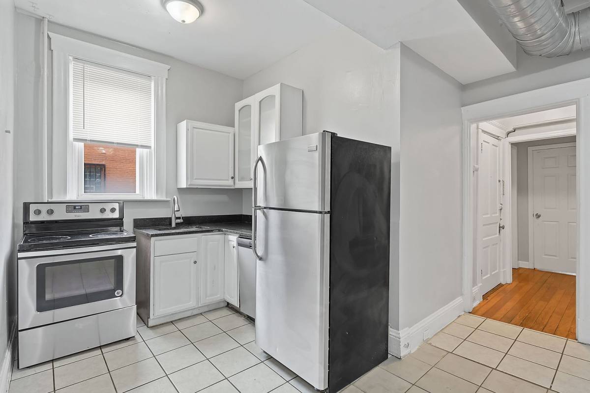Apartment for rent at 60 W McMillan St #1, Cincinnati, OH 45219