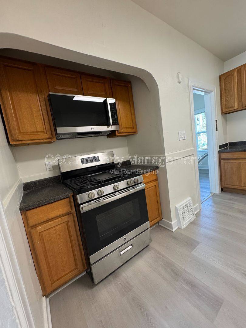 Apartment for rent at 1140 W St, Pittsburg, CA 94565