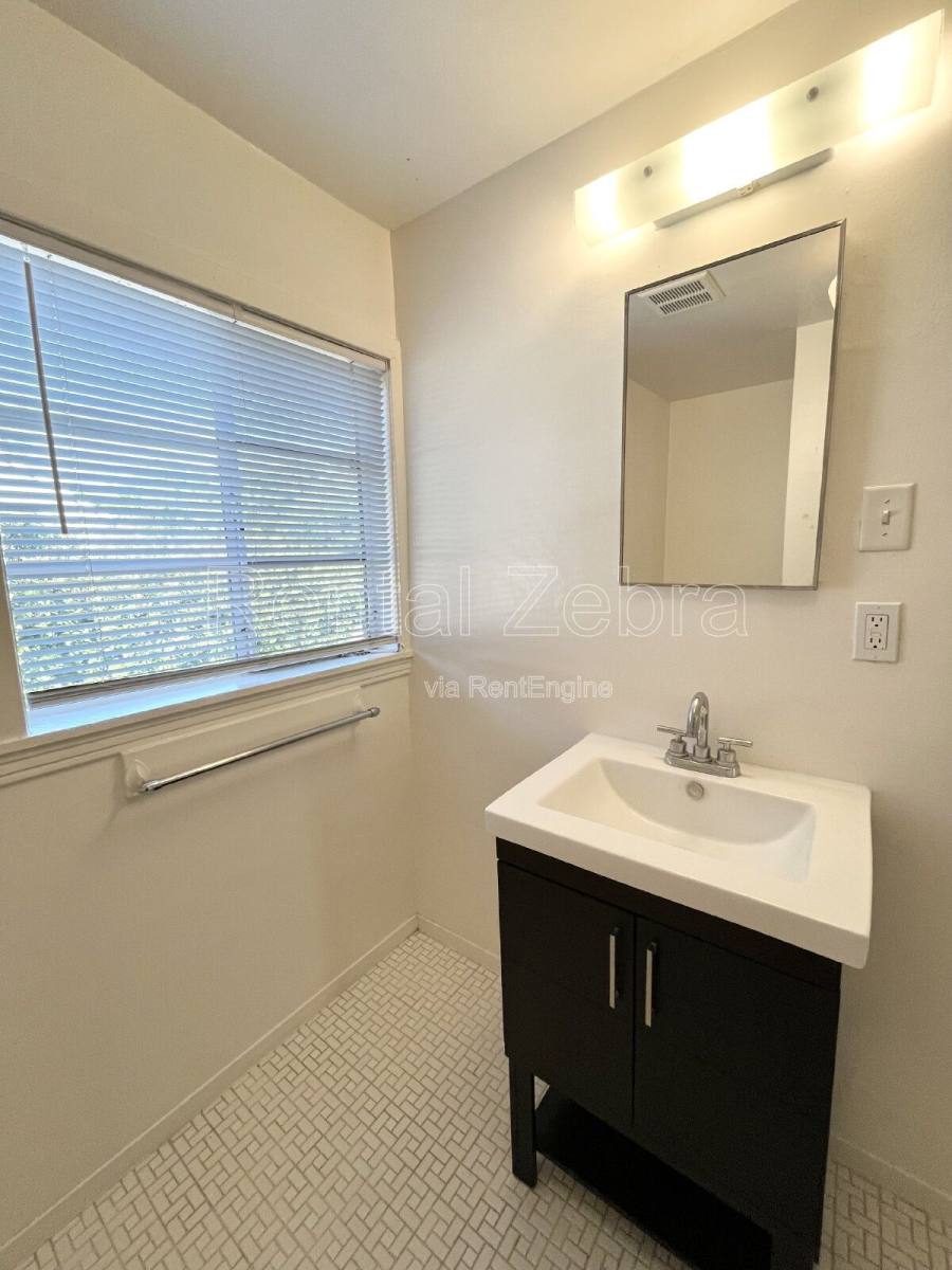 Apartment for rent at 2128 K St, Merced, CA 95340