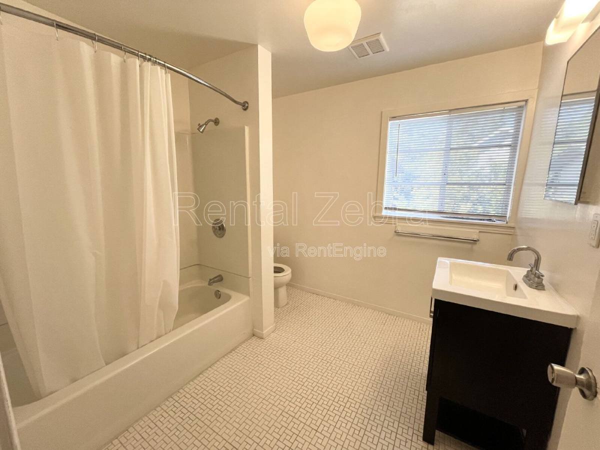 Apartment for rent at 2128 K St, Merced, CA 95340