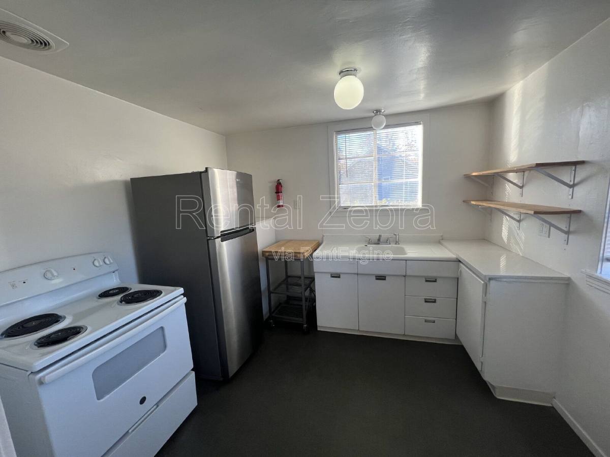 Apartment for rent at 2128 K St, Merced, CA 95340