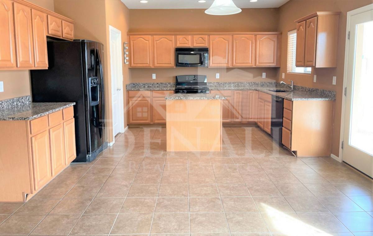 House for rent at 925 E Canyon Rock Rd, San Tan Valley, AZ 85143