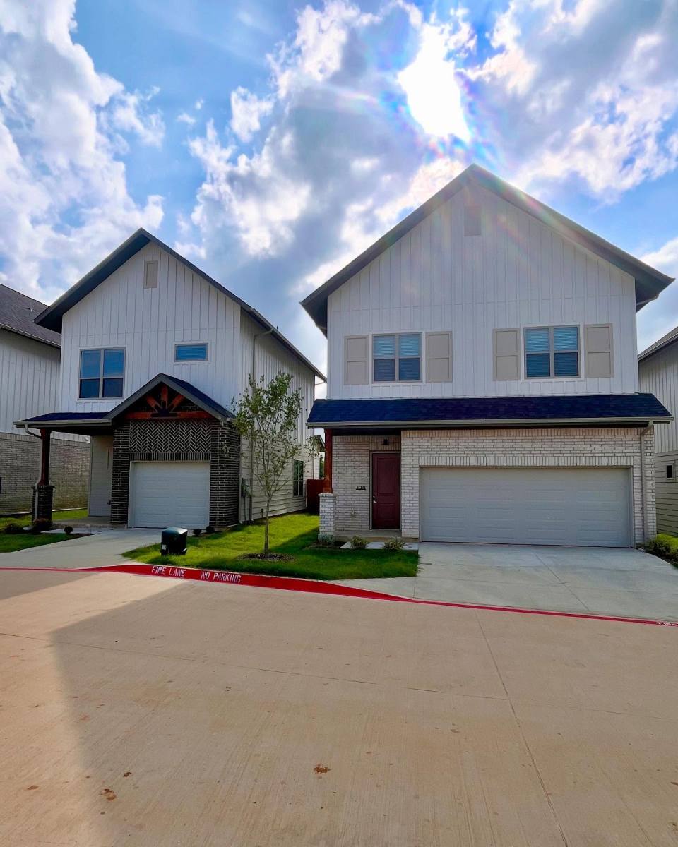 Apartment for rent at 160 Oak Grove Lane, Aubrey, TX 76227