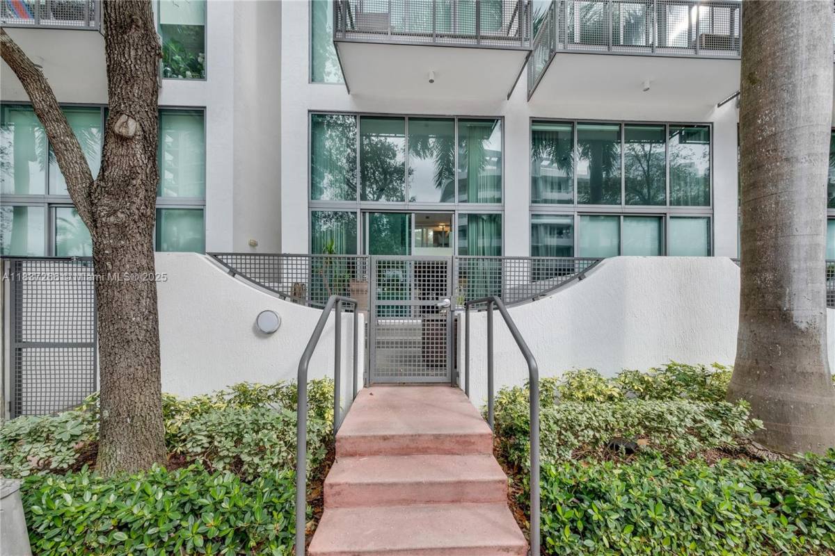 Apartment for rent at 6000 Collins Ave #1260, Miami Beach, FL 33140