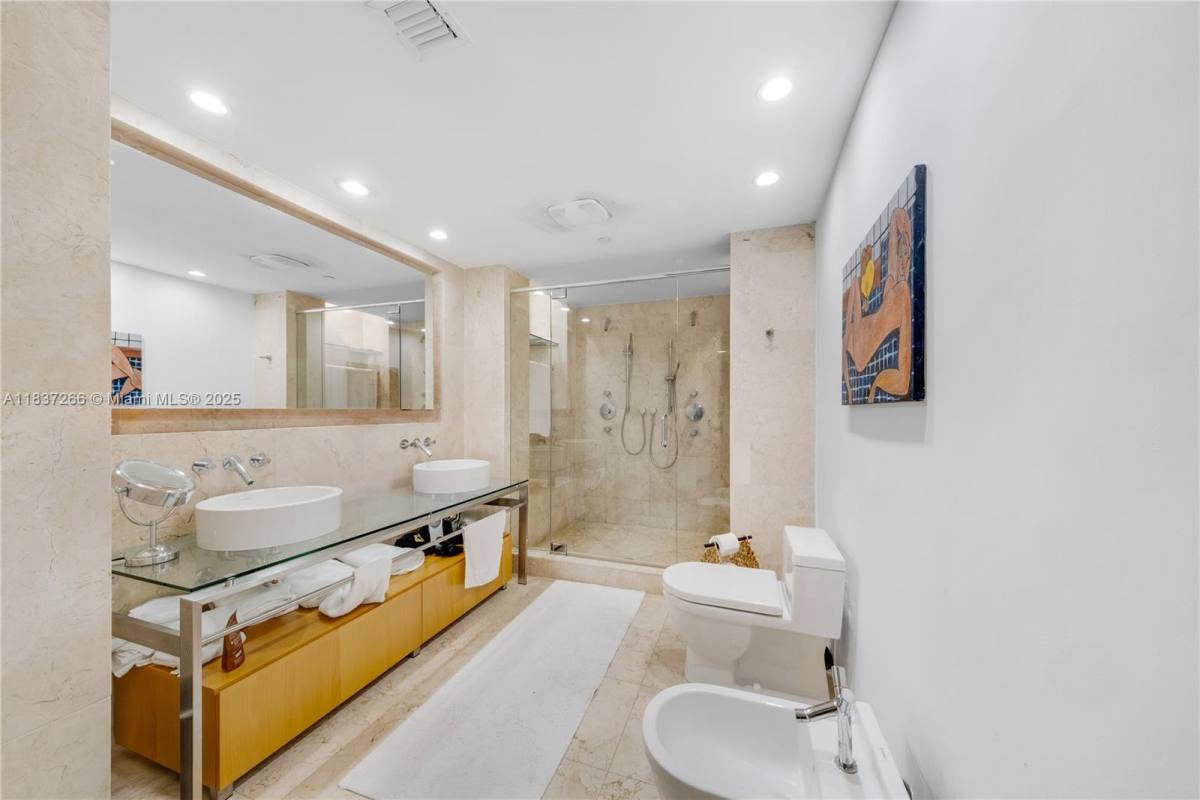 Apartment for rent at 6000 Collins Ave #1260, Miami Beach, FL 33140