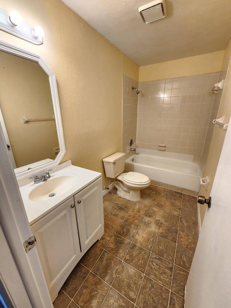 Apartment for rent at 3221 Broadway #3227B, Fort Myers, FL 33901