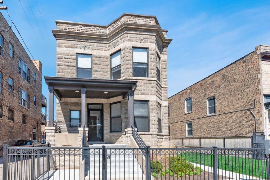 Apartment for rent at 1472 W Summerdale #1F, Chicago, IL 60640