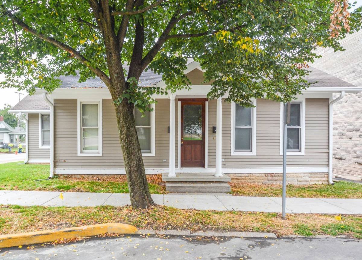 Apartment for rent at 536 N Lincoln St, Bloomington, IN 47408
