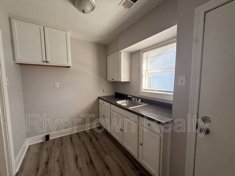Apartment for rent at 3757 Fairmont Ave, Memphis, TN 38122