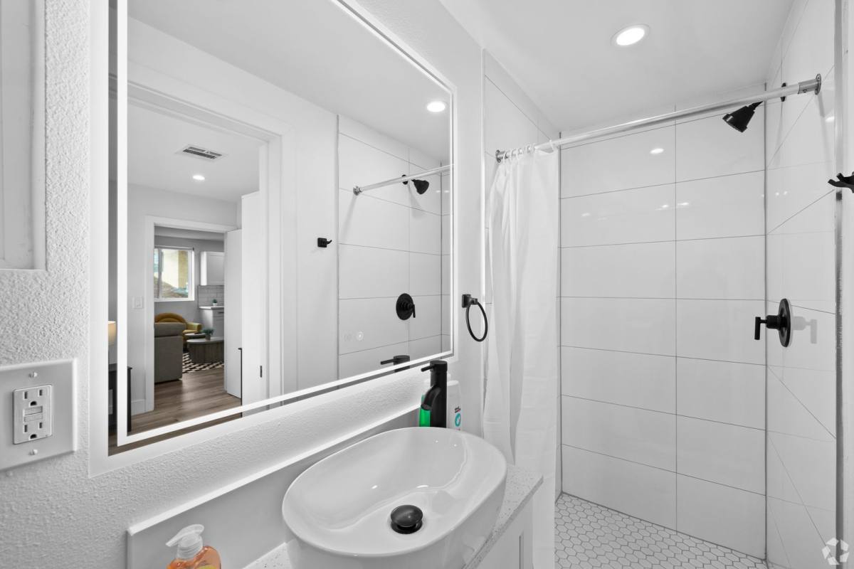 Apartment for rent at 1270 Rolland Curtis, Los Angeles, CA 90037