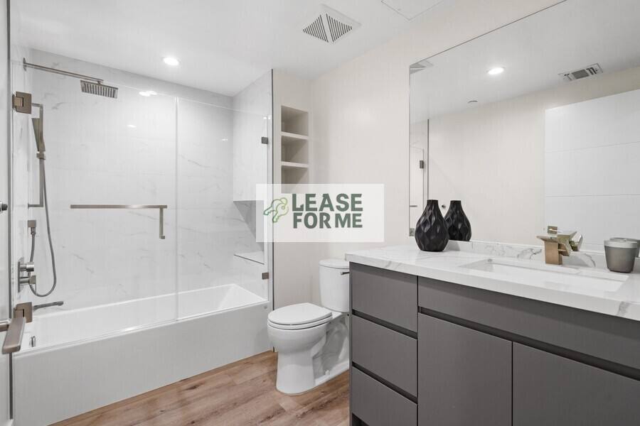 Apartment for rent at 846 S Mariposa Ave #702, Los Angeles, CA 90005