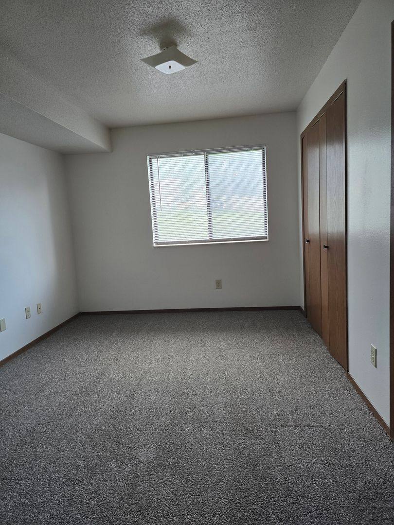 Apartment for rent at 1175 E County Rd, Saint Paul, MN 55109