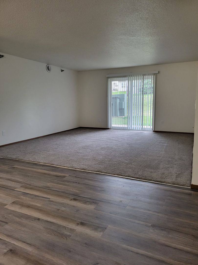 Apartment for rent at 1175 E County Rd, Saint Paul, MN 55109