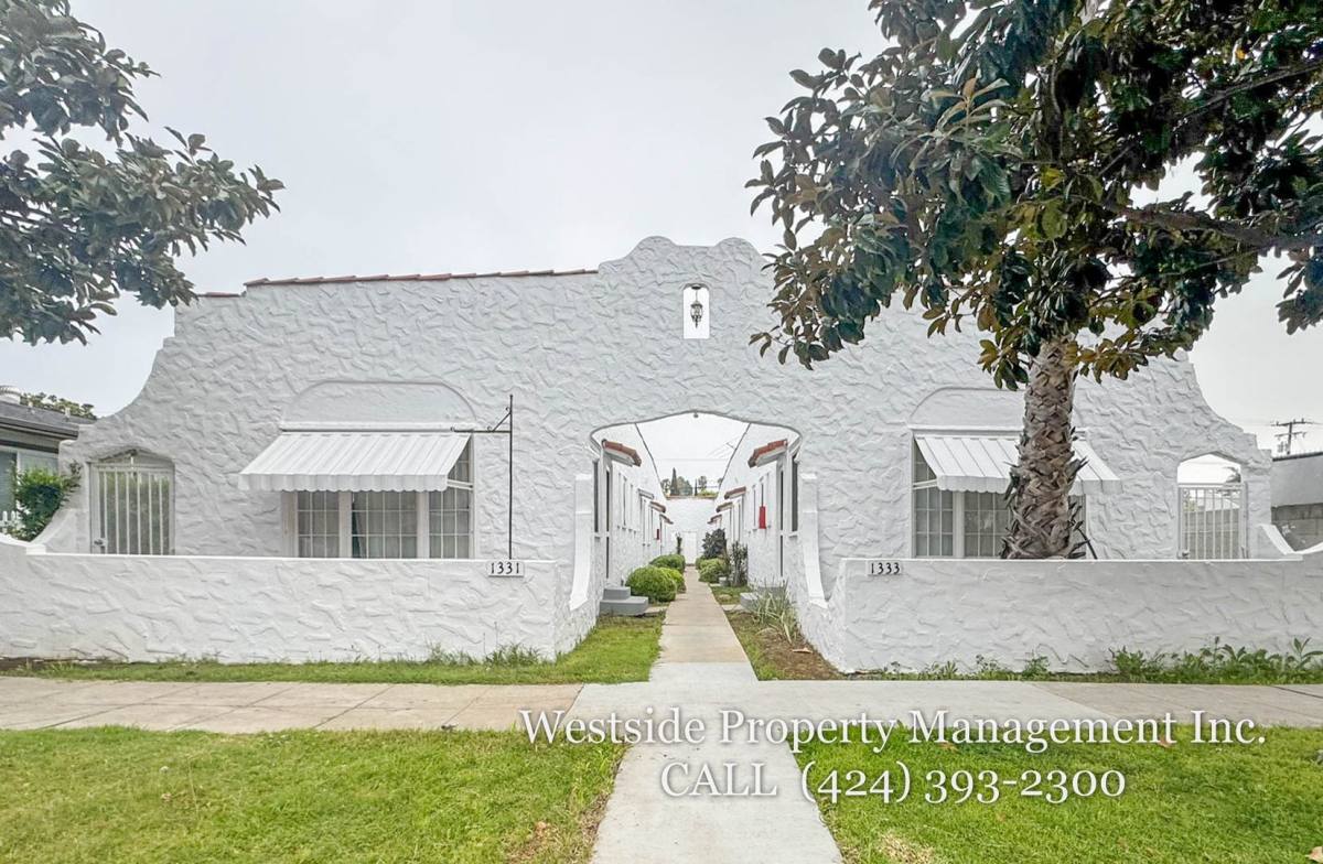 Apartment for rent at 1331 17th St E, Santa Monica, CA 90404