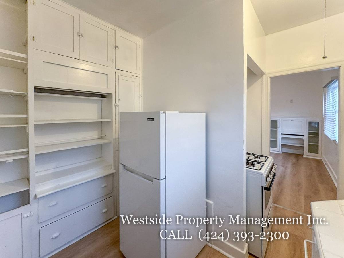 Apartment for rent at 1331 17th St E, Santa Monica, CA 90404