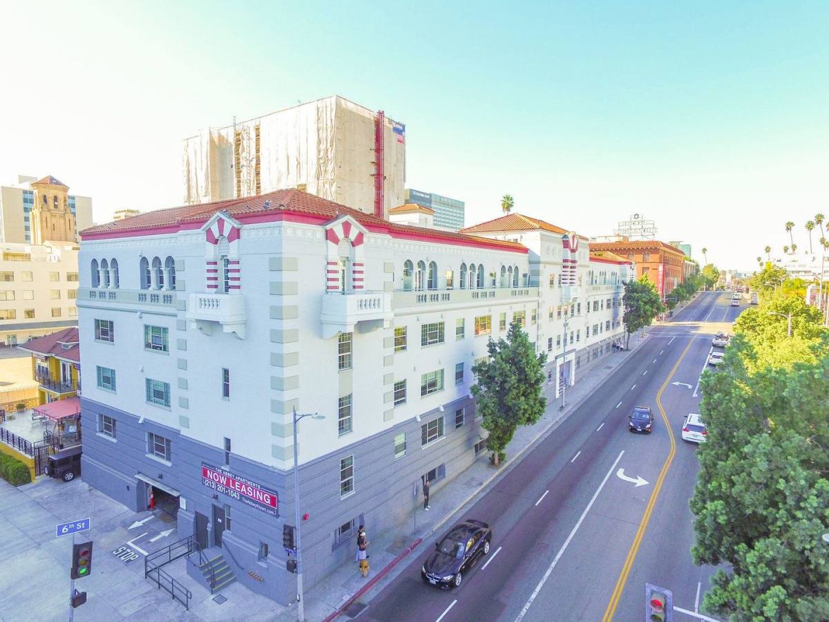 Apartment for rent at 3550 W 6th St, Los Angeles, CA 90020